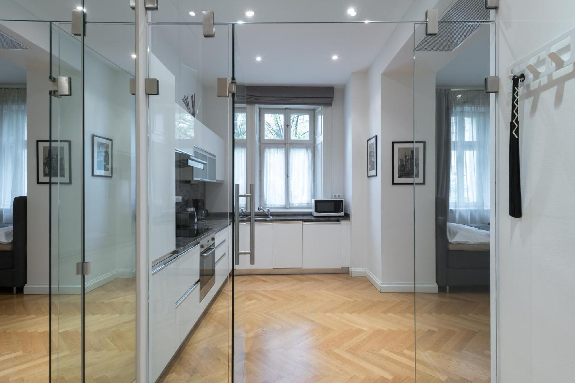 Upscale In Prime Location Near Sights Apartamento *