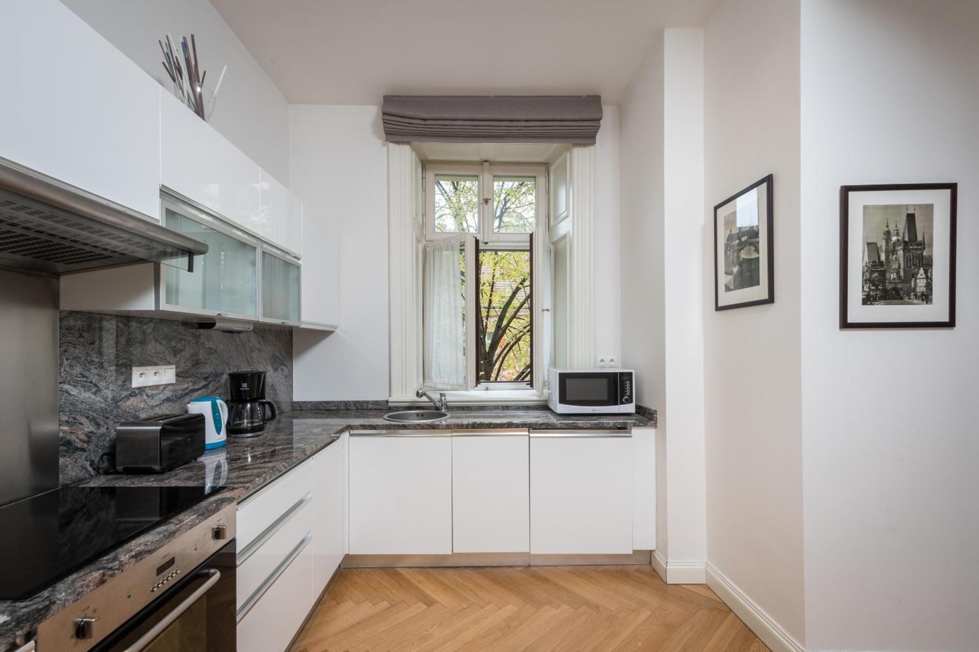 Upscale In Prime Location Near Sights Apartamento *