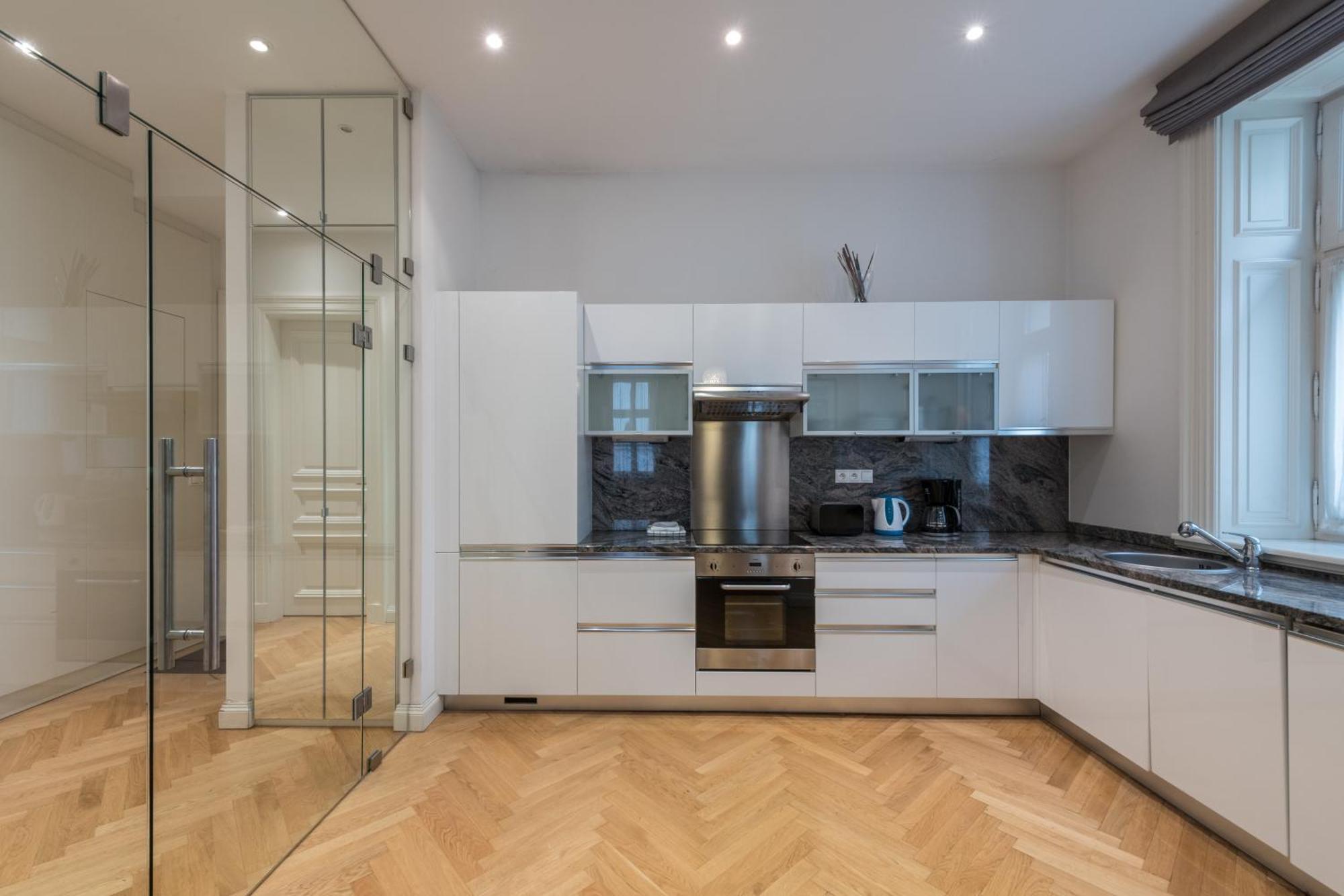 Upscale In Prime Location Near Sights * Praga